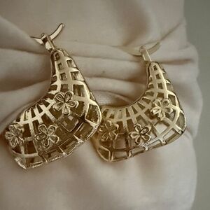 18k Gold Plated. Floral Earrings